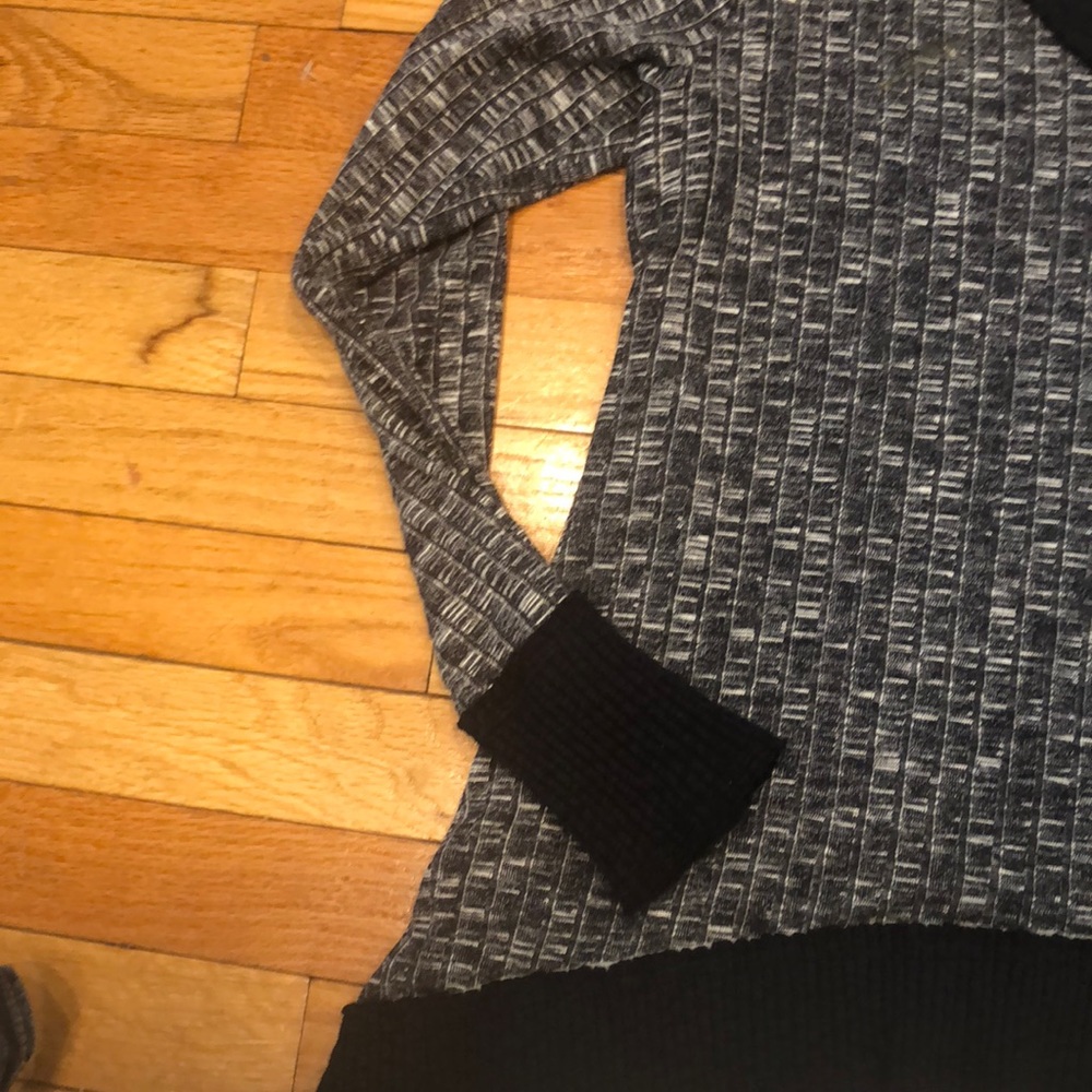 NWT BOUTIQUE DESIGNER JUDE SWEATER W/Net hem - Picture 6 of 8